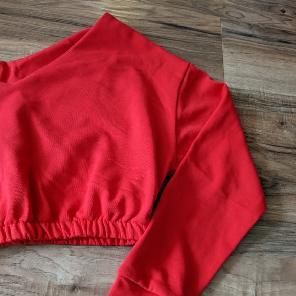 Red Cropped Sweatshirt Top - Picture 4 of 7